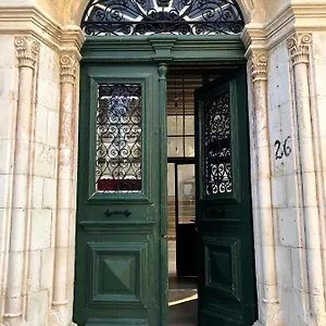 https://le-mat-hostel.larnacahotels.org