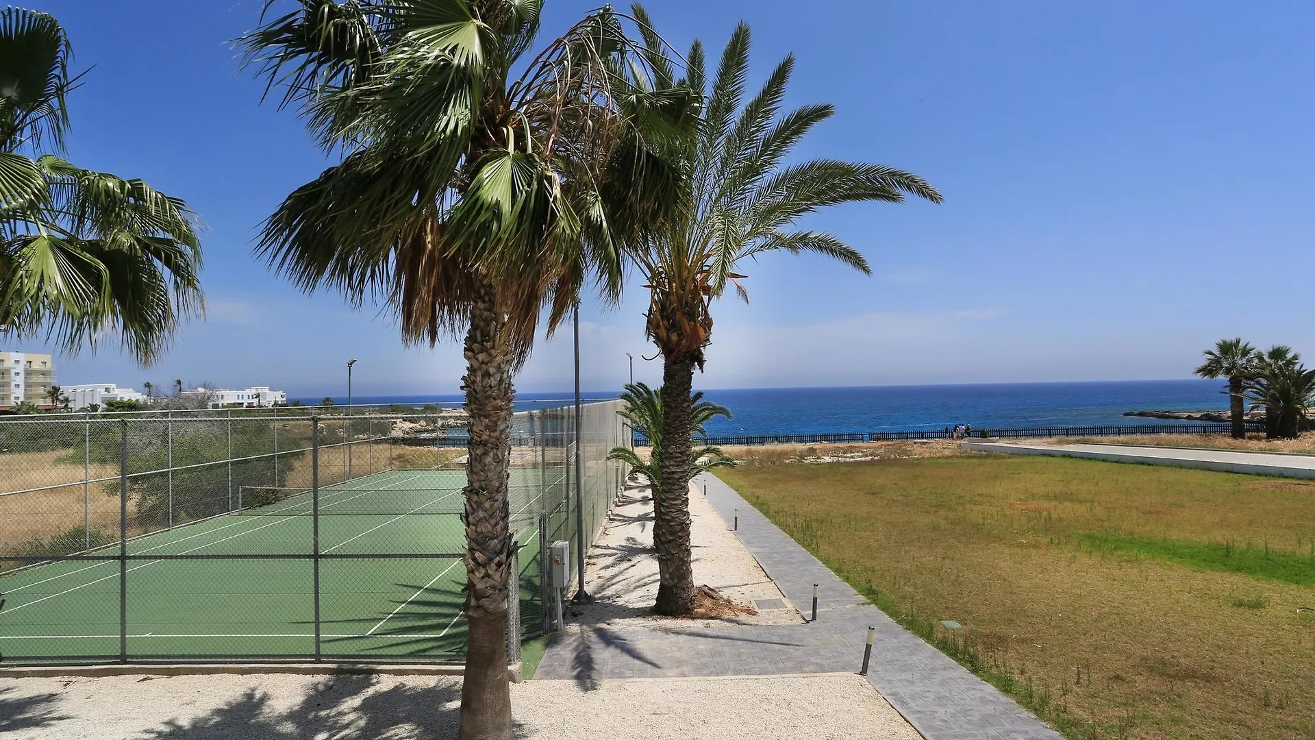 Coralli Beachfront Resort 프로타라스 아파트호텔